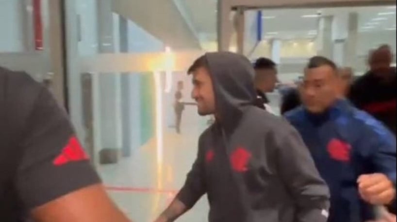 Delegação rubro-negra retornou do Qatar com apenas 15 dos 26 jogadores inscritos e o presidente Bap  