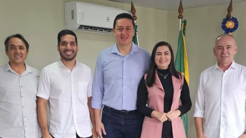 Glêdson recebeu André e Alcides Fernandes em seu gabinete 