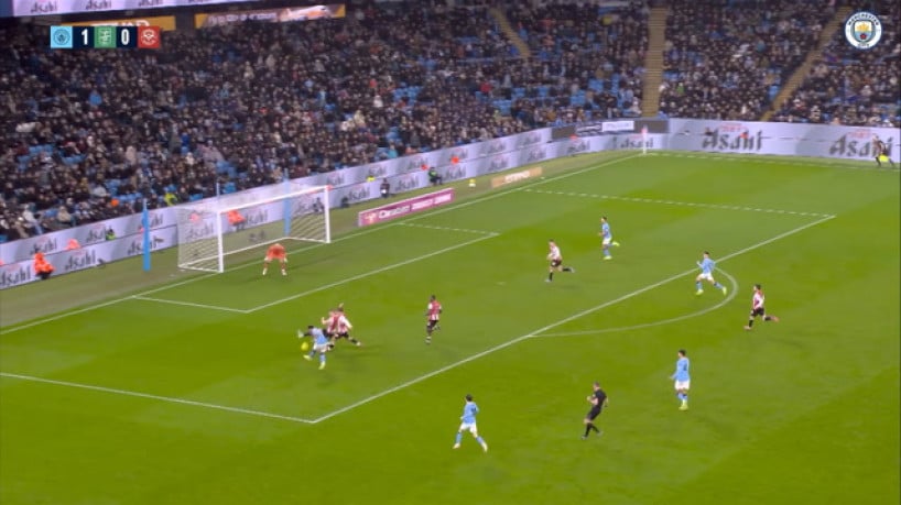 Savinho marca após desvio inusitado na Carabao Cup 