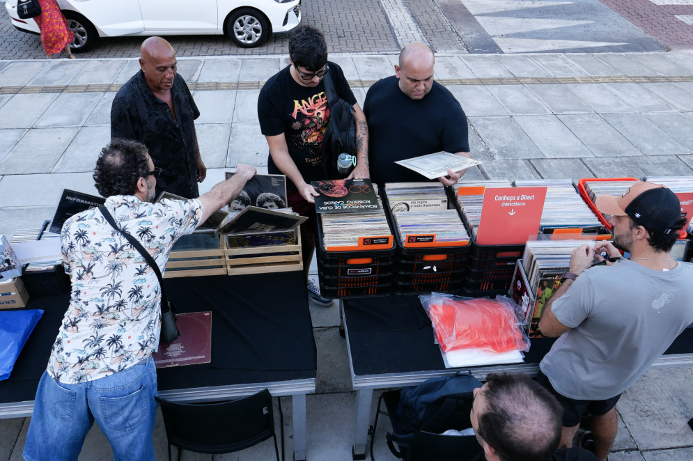 Cobertura da Feira da Fotografia, que acontece agora associada &agrave; Feira do Vinil. Expositores venderam artigos de fotografia (como livros, equipamentos, artigos decorativos etc) e vinis. Fortaleza, 20/07/2025