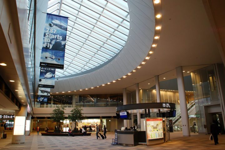 5º) Aeroporto Internacional de Narita (Japão): É o principal aeroporto internacional no Japão, acumulando cerca de 50% do tráfego de passageiros internacionais. Uma curiosidade é que ele conta com a maior pista do país, com 4 mil metros de comprimento.