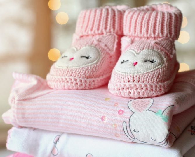 Uma brasileira decidiu dar à filha um nome inédito no Brasil. E, após pesquisa, Daniele Pereira Brandão Xavier registrou o bebê como Amayomi. O FLIPAR mostrou na ocasião. “Saber que minha bebê é a primeira e única é algo bem diferente