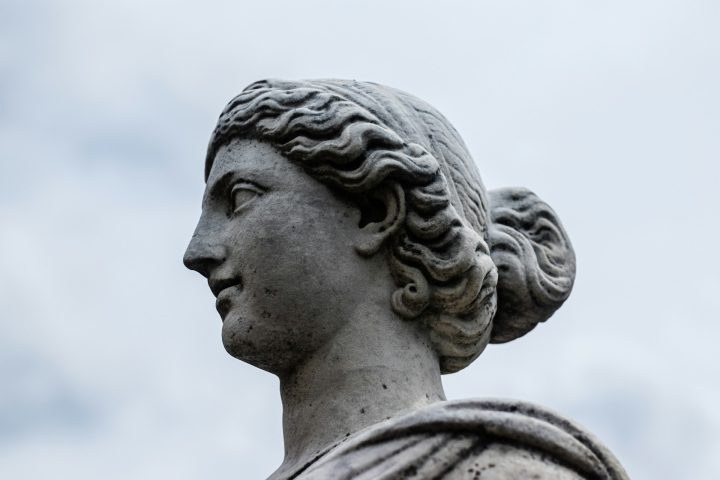 As protagonistas Helenas, segundo ele, foram inspiradas na força e a beleza da Helena de Troia, figura da mitologia grega.