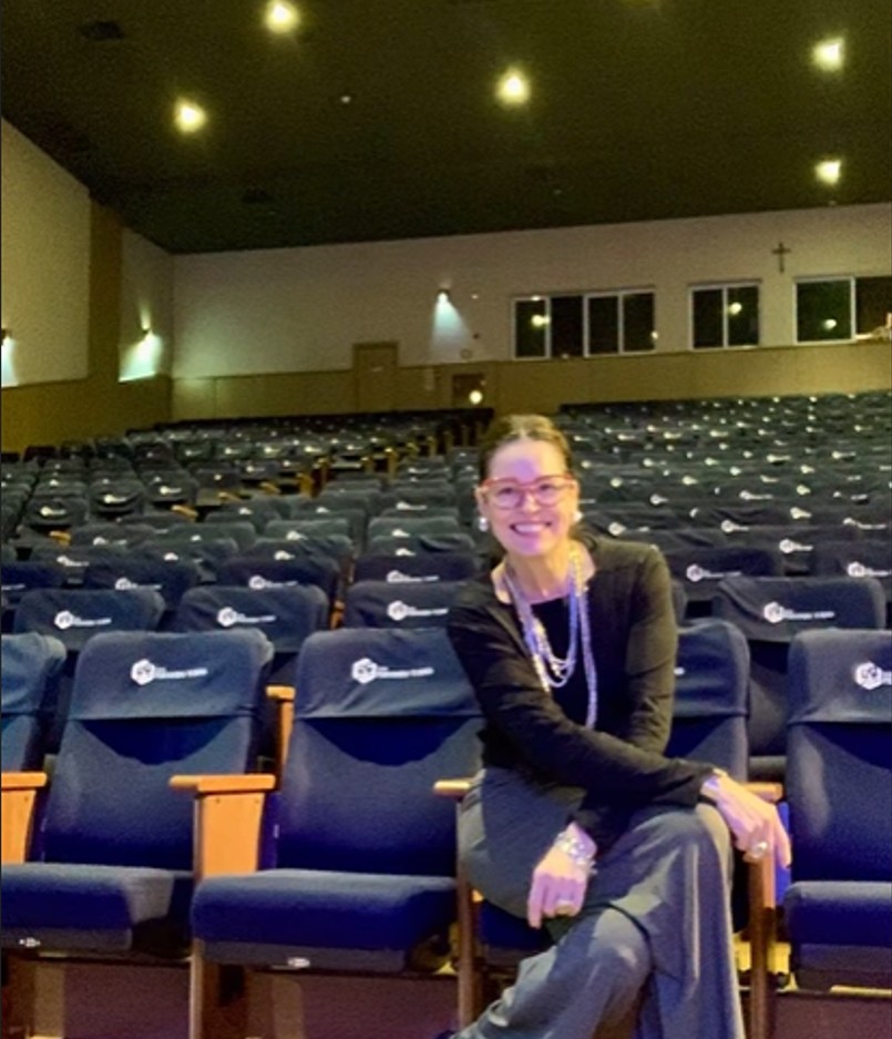 No teatro, atuou em diversas produções, entre elas Procura-se um Tenor, Caixa 2, Sete Minutos, O Mistério de Gioconda, O Método Grönholm, Os Olhos Verdes do Ciúme, Divórcio e “Até que o Casamento Nos Separe”.
