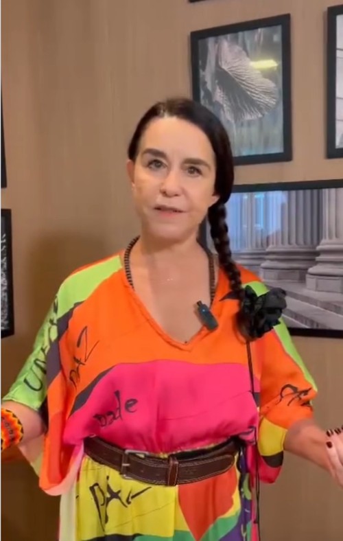 No Rio de Janeiro, chegou a trabalhar como recepcionista em uma clínica de emagrecimento enquanto conciliava atuação em peças teatrais e testes para produções da TV Globo, mas sem êxito. 
