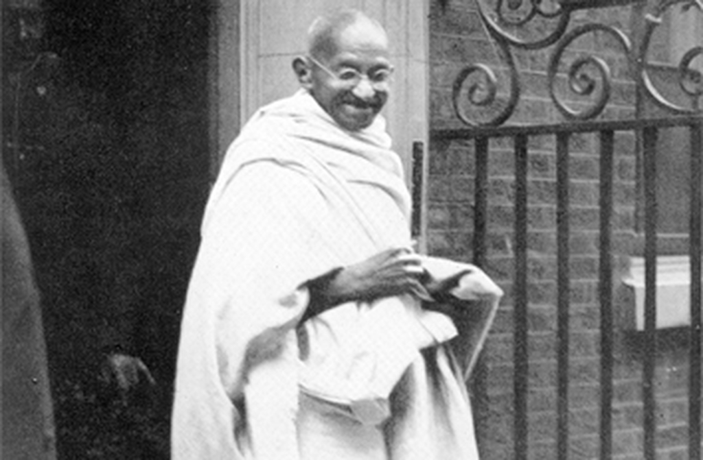 Mais de sete décadas após sua morte, Gandhi continua sendo símbolo de resistência pacífica, ética política e espiritualidade ativa. Seu nascimento em 2 de outubro é lembrado como um chamado à paz.