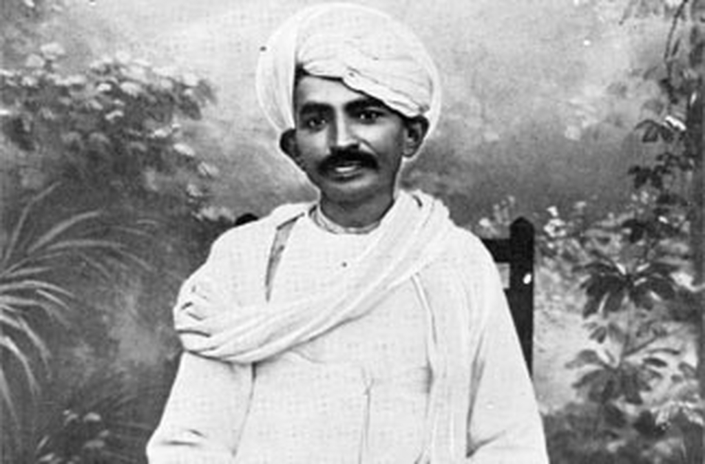 Satyagraha, que significa “insistência na verdade”, tornou-se o método central dele para combater injustiças sem recorrer à violência. Ele acreditava que a verdade e o amor eram mais poderosos que a força bruta.