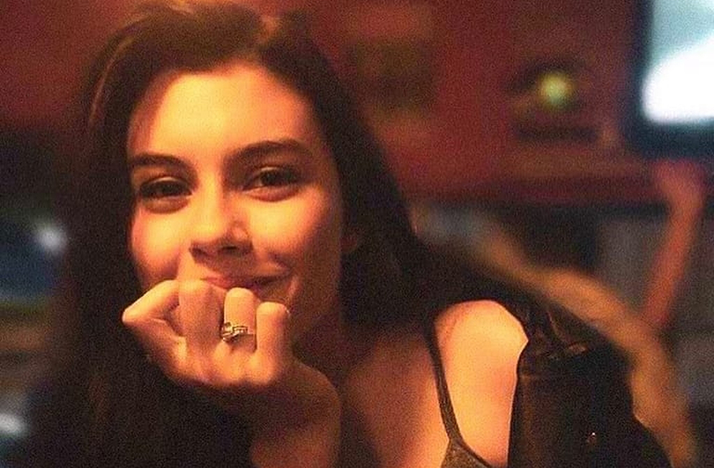 Ser a primeira brasileira contratada pela Gibson é uma honra, mas também uma responsabilidade. Larissa reconhece que carrega consigo a missão de abrir portas para outros artistas e de representar o país em um cenário competitivo e global.