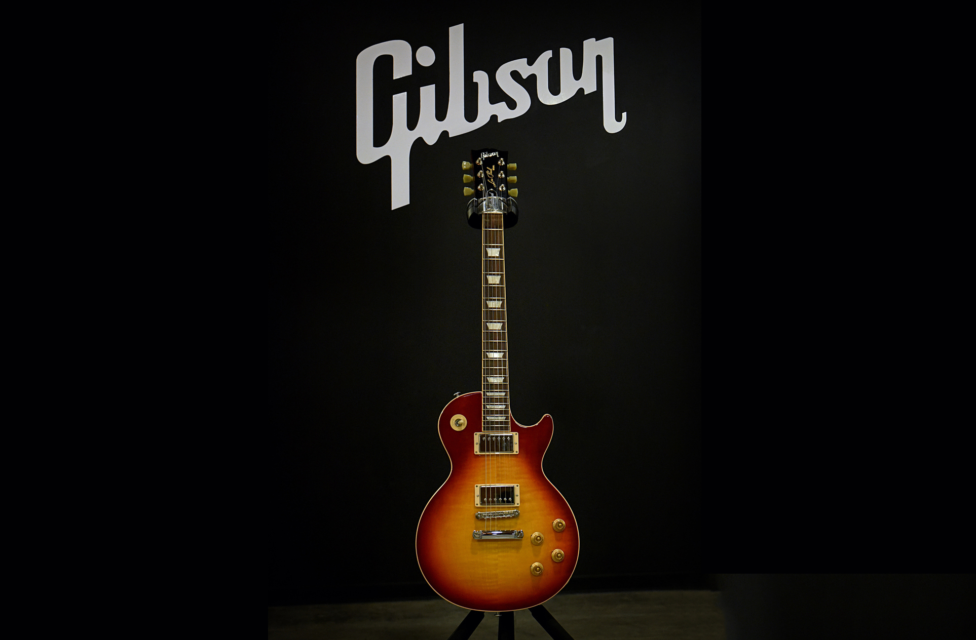  Representar uma empresa fundada em 1894, que moldou o som de lendas como Slash e Jimmy Page, é um feito raríssimo para músicos brasileiros — e Larissa alcançou isso com talento, carisma e autenticidade.