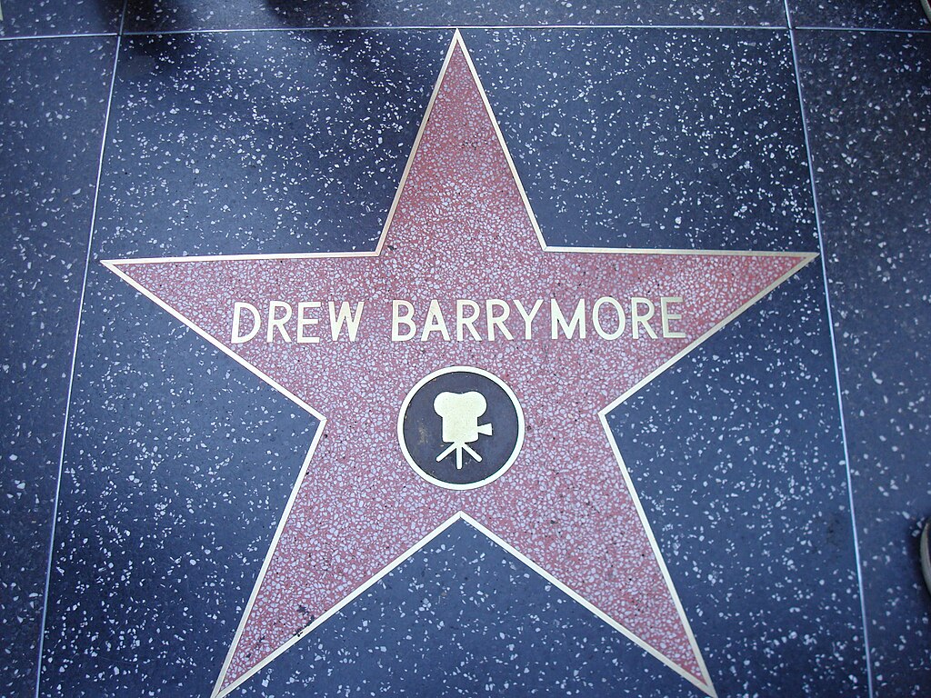Ainda em 2004, como reconhecimento por sua trajetória artística, recebeu uma estrela na Calçada da Fama de Hollywood. 
