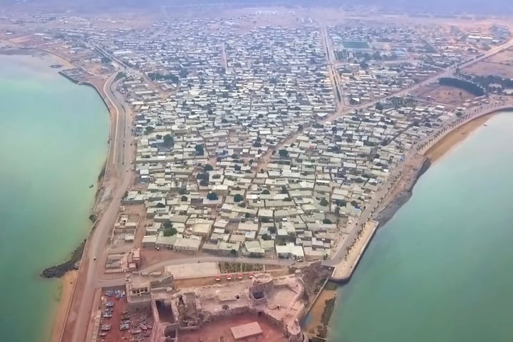 A passagem de uma tempestade no dia 16 de dezembro afetou drasticamente a paisagem da Ilha de Hormuz, que fica no Irã. 