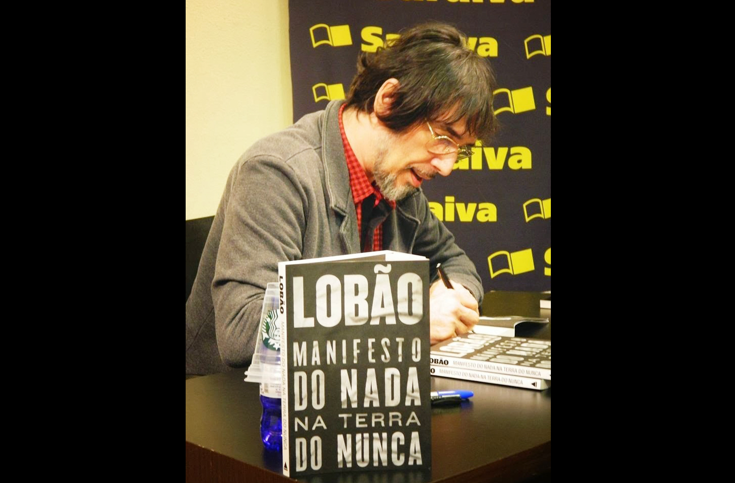 Além de músico, Lobão é autor de livros como Manifesto do Nada na Terra do Nunca, onde critica a cultura brasileira e a classe artística. Suas obras são recheadas de sarcasmo, filosofia e ataques ao politicamente correto. Ele, aliás, usa a literatura como extensão de sua rebeldia.