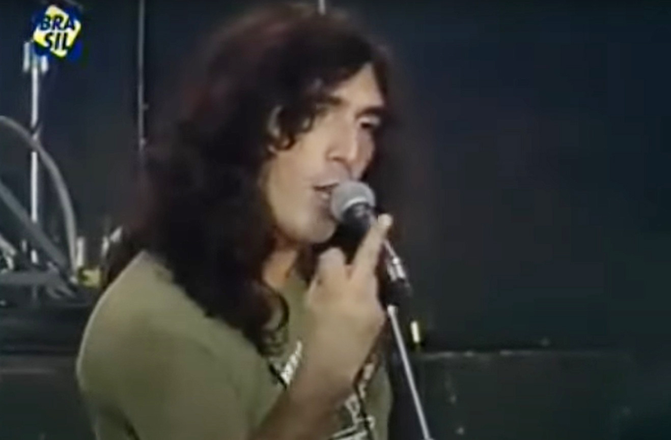 Durante o Rock in Rio 2, Lobão foi escalado para tocar no dia dedicado ao heavy metal. Foi vaiado e alvo de latas e copos pela plateia, que esperava bandas como Megadeth e Sepultura. O episódio virou símbolo do choque entre estilos e da rejeição que ele enfrentava.