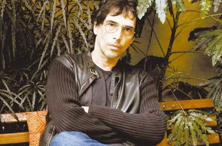 Décadas depois, voltou a criticar o heavy metal, chamando o gênero de “degenerescência branca e nórdica”. A declaração reacendeu a rivalidade com fãs do estilo, que o acusaram de preconceito musical. Lobão, como sempre, manteve sua postura firme e provocadora.