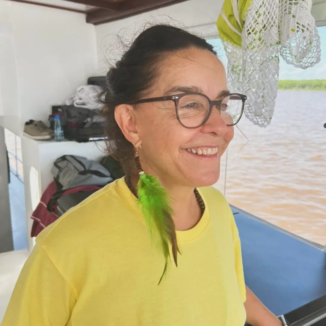 O interesse definitivo pelas artes surgiu durante uma excursão escolar ao Teatro Anchieta, em São Paulo, quando assistiu à peça “A Moreninha”, com Marília Pêra. A experiência foi determinante para sua decisão de seguir a carreira artística.
