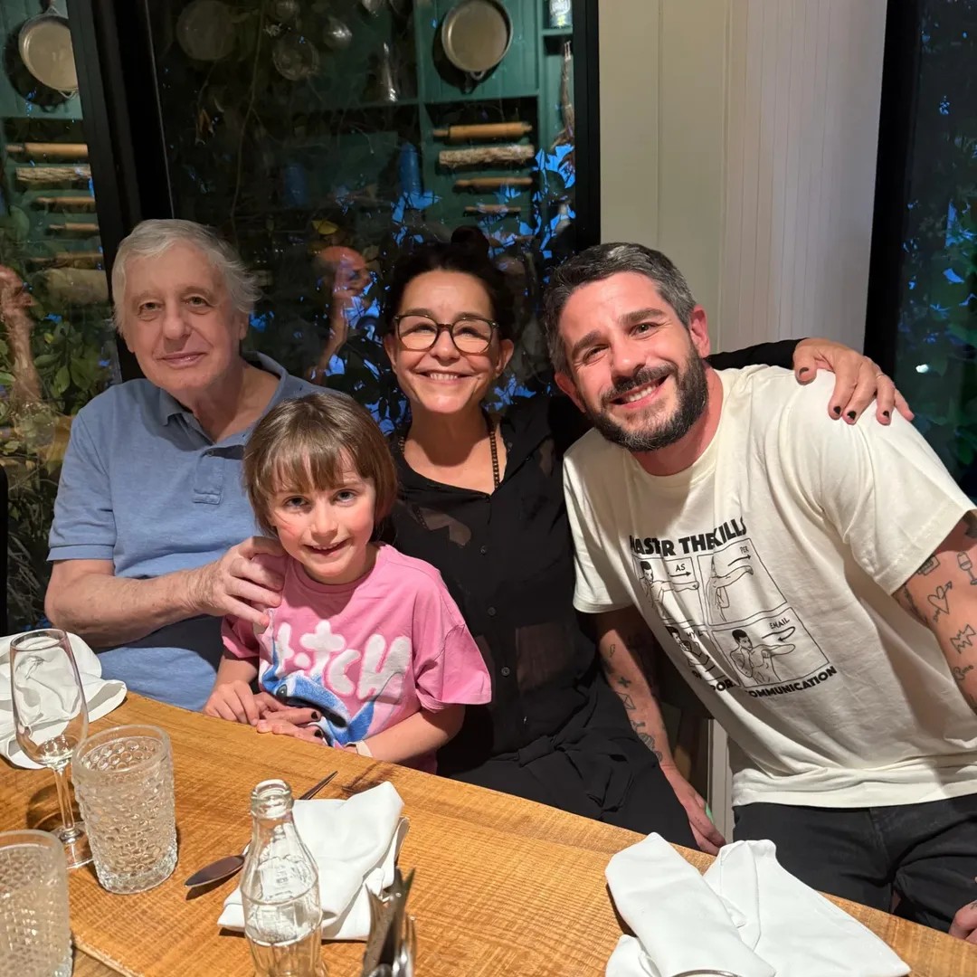 Lucélia Santos foi casada com o maestro John Neschling entre 1975 e 1987. Em 1982, nasceu seu único filho, Pedro Neschling, que também seguiu carreira como ator.
