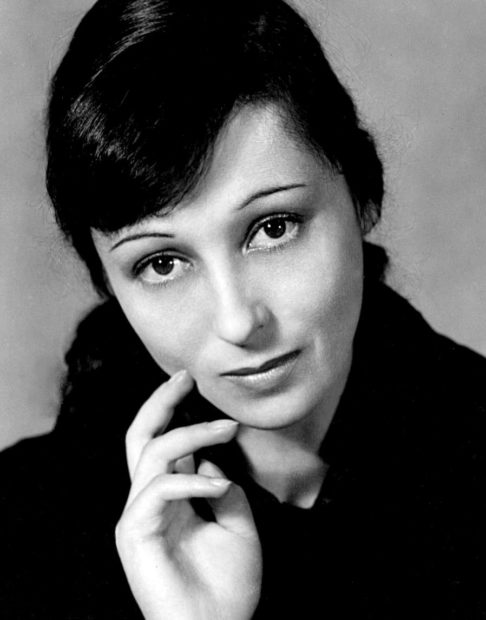 Billie Eilish superou o recorde anterior, que pertenciam à atriz alemã Luise Rainer, que havia vencido seu segundo Oscar aos 28 anos, em 1938.