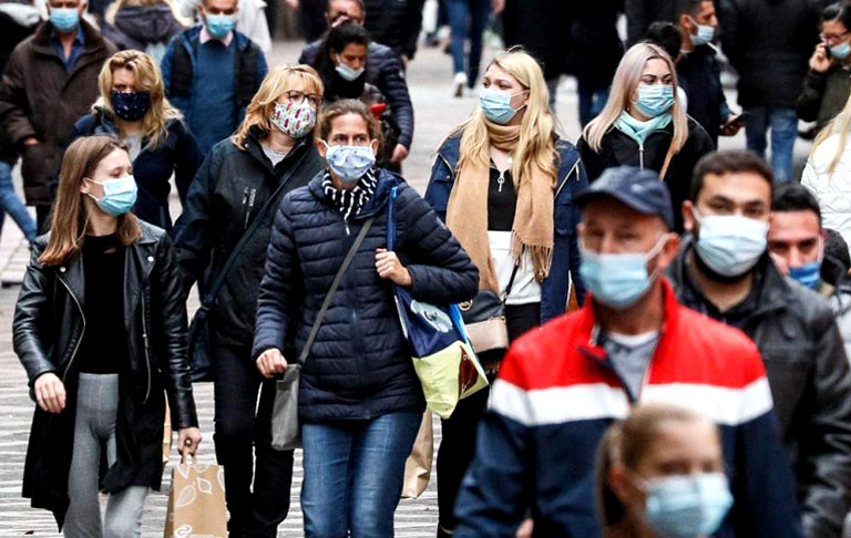 A temporada foi interrompida pela pandemia de COVID-19, que levou à suspensão das gravações na TV Globo e ao encerramento antecipado da novela, com cortes de cenas e ajustes no texto, além de gravações finais realizadas sob protocolos de distanciamento.
