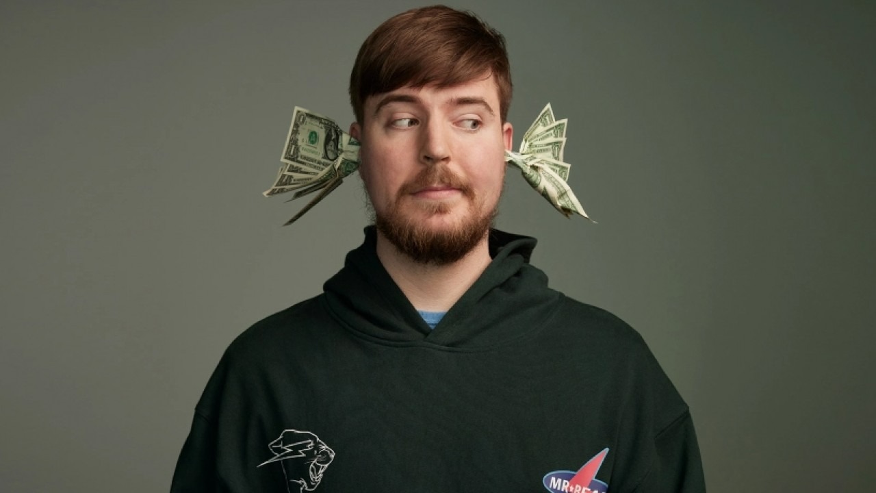Reconhecido pela Forbes como o maior influenciador do mundo, Jimmy MrBeast é famoso por vídeos onde distribui prêmios em dinheiro e realiza ações de caridade. 