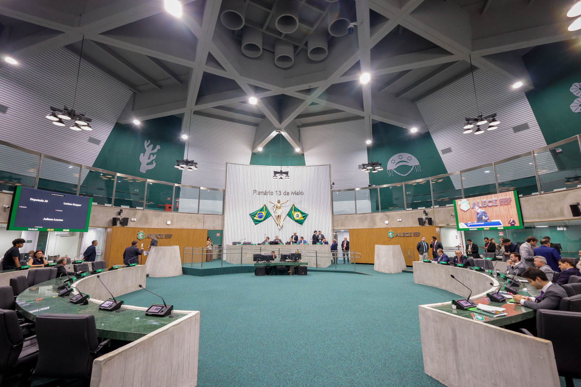 ￼DEPUTADOS aprovaram orçamento recorde de 
R$ 48,2 bilhões para 2026 (Foto: marcos moura)