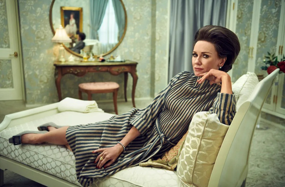 Mais recentemente, em 2024, a atriz brilhou como Babe Paley na série Feud: Capote vs. The Swans, uma performance que lhe rendeu uma indicação ao Emmy e elogios da crítica pela elegância e profundidade com que retratou a socialite americana.