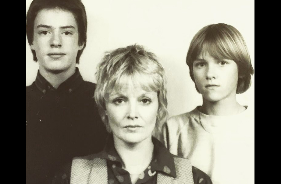 Naomi viveu na Inglaterra e no País de Gales até os 14 anos, quando se mudou para Sydney com sua mãe e irmão. Adquiriu a dupla nacionalidade: britânica e australiana, e iniciou carreira artística como modelo. Considera a Austrália seu verdadeiro lar. Tanto que foi lá que se tornou atriz.
