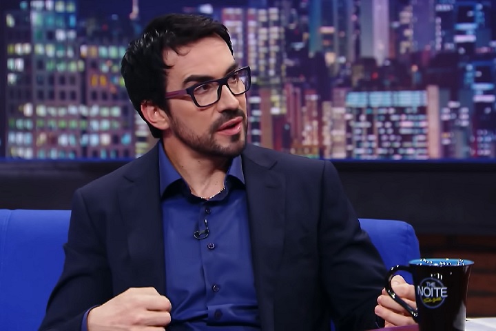 Conhecido por uma postura mais acolhedora e humana, ele afirmou que não ignora os ataques, mas prefere transformá-los em reflexão. O padre reconheceu que a exposição pública gera reações diversas e reforçou que sua missão é estar ao lado de quem se sente excluído.