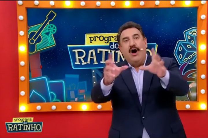 O apresentador Ratinho, que trabalha no SBT, se manifestou sobre a polêmica. Sem citar nomes, ele afirmou a emissora nunca teve lado na política.