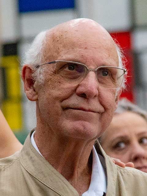 A Arquidiocese de São Paulo decidiu interromper as transmissões on-line das missas realizadas na Paróquia São Miguel Arcanjo, conduzida pelo padre Júlio Lancellotti. A informação foi anunciada pelo próprio religioso ao final da celebração do dia 14 de dezembro de 2025.
