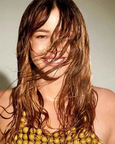 No início de abril de 2025, Leandra Leal anunciou em post no Instagram sua saída da Globo após três décadas de trabalho na emissora.  Sou grata por ter tido esse contrato que me permitiu sonhar e realizar sonhos e fazer amizades”, declarou na ocasião.
