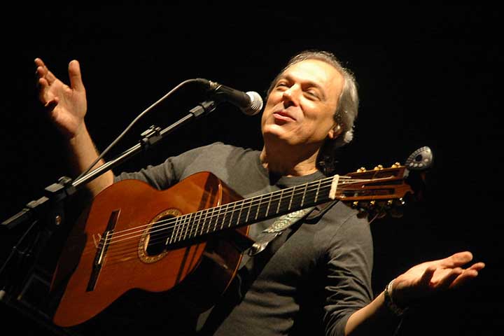 Em 1966, lançou seu primeiro disco, “O Violão de Toquinho”, com faixas instrumentais e que teve um relançamento em CD nos anos 2000.
