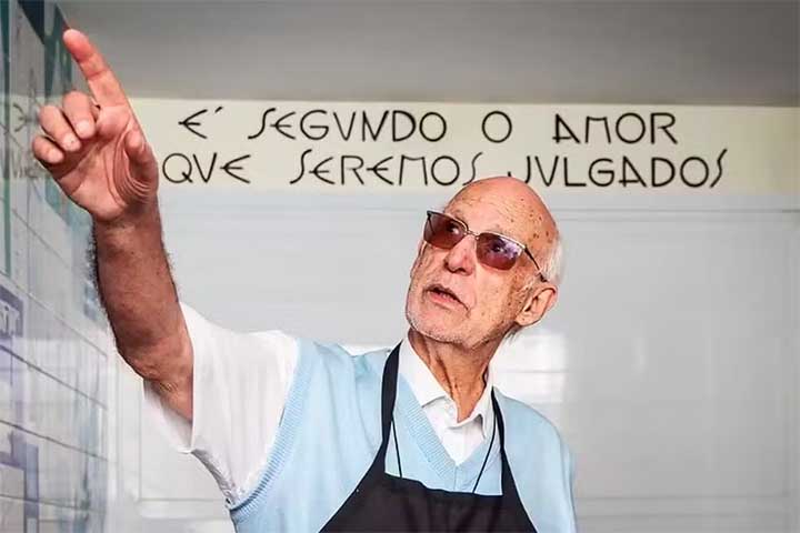 Durante a fala aos fiéis, o padre recorreu a uma metáfora ao afirmar que, mesmo diante da falta de ar, “sempre surge um tubo de oxigênio”, destacando em seguida que esse oxigênio é o amor de Deus. 
