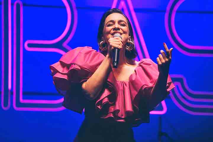 No início dos anos 2000, Roberta participou do programa “Fama”, da Globo. Ainda que não tenha vencido, a participação foi decisiva para sua carreira.
