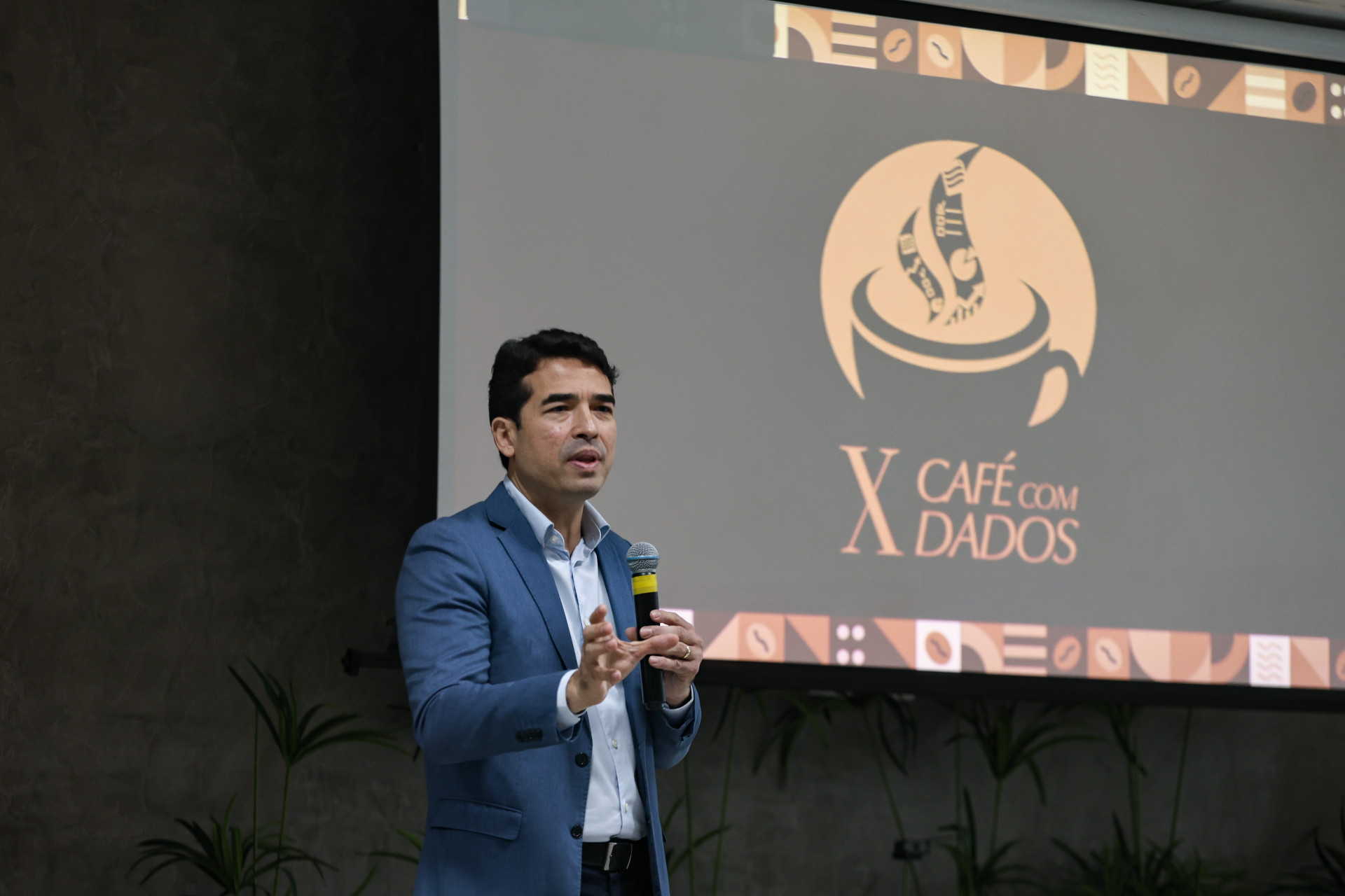 FORTALEZA, CEARÁ,  BRASIL- 19.12.2025:. Rholden Queiroz - Presidente do Tribunal de Contas do Estado do Ceará (TCE-CE).. 10ª edição do Café com Dados do TCE-CE.  (Daniel Galber/Especial para O POVO)