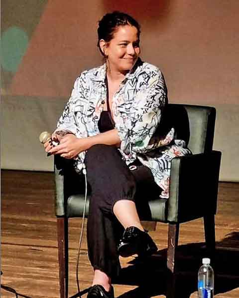 Em seguida, ela fez questão de enfatizar que o privilégio de descender de uma atriz conhecida não a tornou uma profissional acomodada. “Trabalho muito, estudei muito, estou comprometida. Não sou acomodada, não sou uma pessoa que senta nos meus privilégios. Pelo contrário! Sou consciente deles.”
