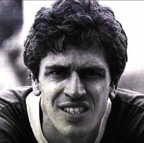 Em paralelo, ele começou a se interessar pela interpretação e decidiu cursar Artes Cênicas na Escola de Comunicação e Artes da Universidade de São Paulo, a ECA-USP.
