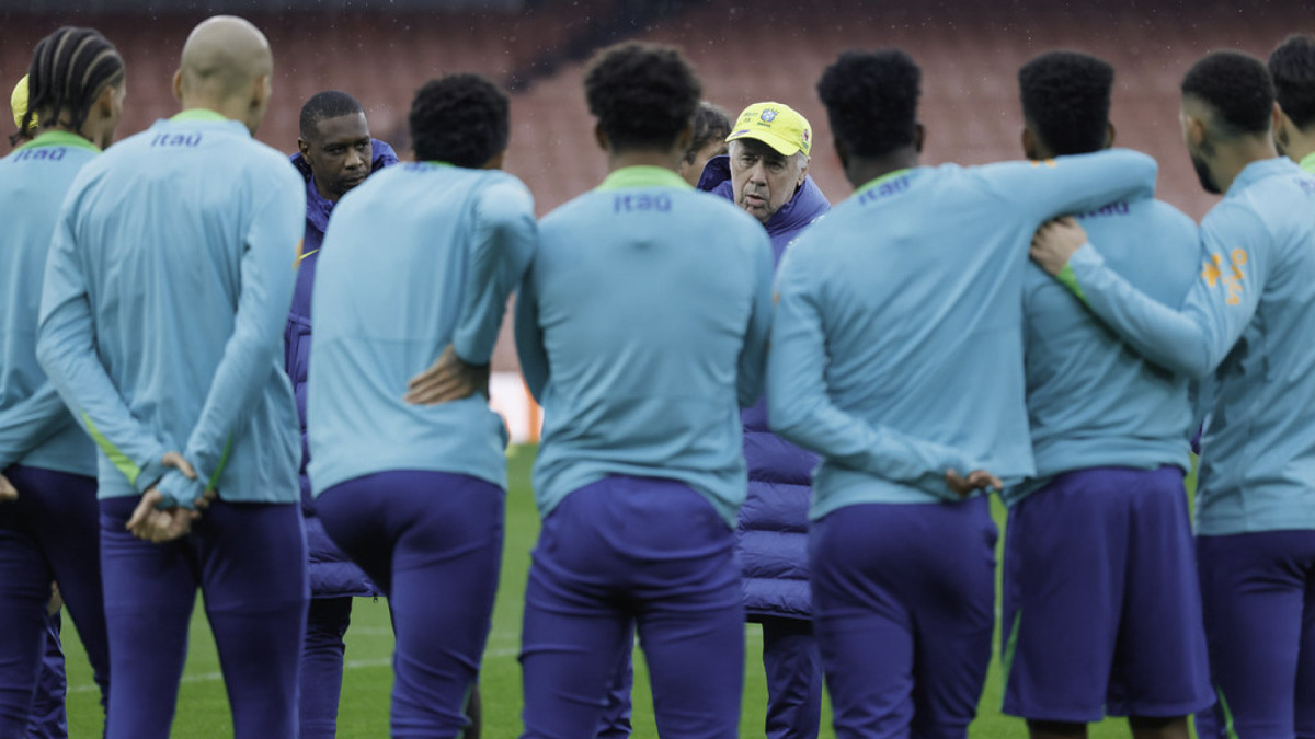 Seleção Brasileira em treino sob comando de Ancelotti