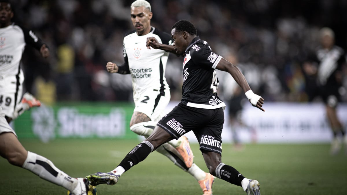 Andr&eacute;s Gom&eacute;z encara marca&ccedil;&atilde;o de Matheuzinho