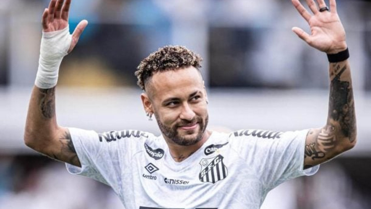 Treinador esteve à beira de campo no empate com o Santos, que escalou o camisa 10 apenas na etapa final devido às limitações físicas do astro