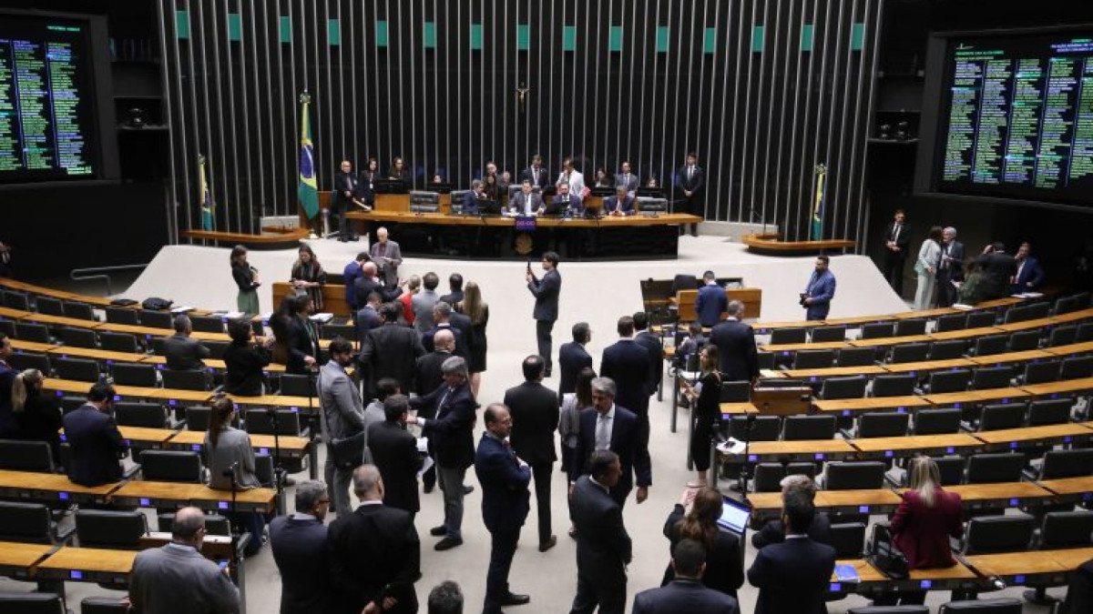 Algumas despesas est&atilde;o fora dessa contabilidade, como parte do pagamento de precat&oacute;rios (d&iacute;vidas judiciais da Uni&atilde;o). S&oacute; nessa rubrica, por exemplo, s&atilde;o R$ 49,35 bilh&otilde;es exclu&iacute;dos do c&aacute;lculo
