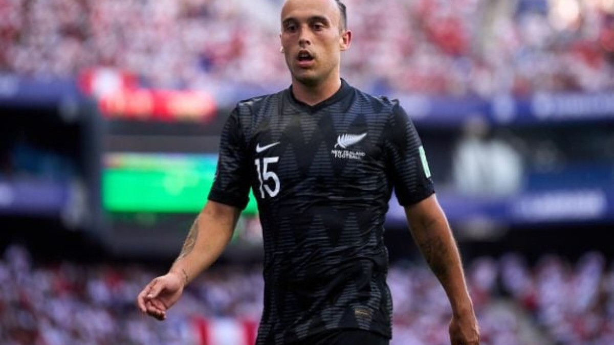 Clayton Lewis forçou cartão amarelo na Liga Australiana, recebeu cerca de R$ 65 mil e só poderá voltar a jogar em 2028