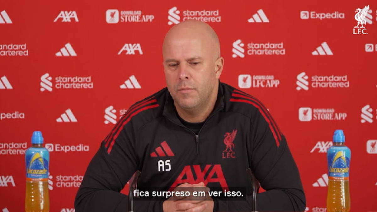 Slot elogia intensidade de Ekitike no Liverpool