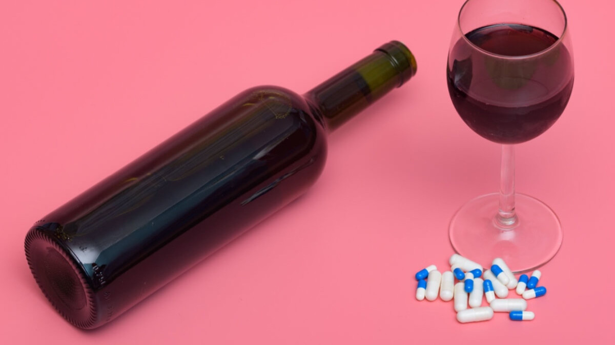 Automedicação nas festas: perigos de misturar álcool e remédios