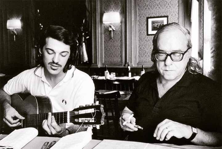 Com o também violonista Toquinho, o poeta firmou uma parceria de grande importância para o cancioneiro brasileiro. Ela durou de 1970 até a morte de Vinícius, uma década depois.

