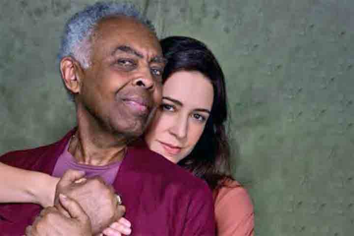 Em “Giro”, por exemplo, Roberta interpreta composições inéditas do grande nome da música brasileira Gilberto Gil, o que reforça sua capacidade de dialogar com gerações diferentes e com a tradição da MPB.
