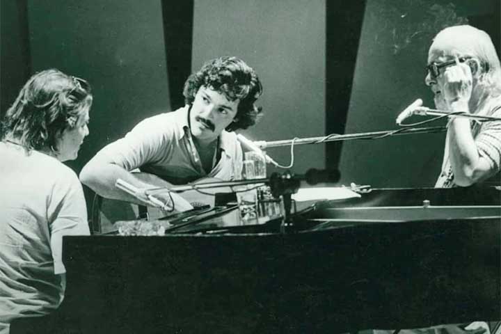 Desde cedo, ele demonstrou afinidade com o violão, instrumento que se tornaria sua marca registrada. Ainda jovem, passou a estudar música de forma sistemática, tendo aulas com nomes como Paulinho Nogueira e Edgard Gianullo.
