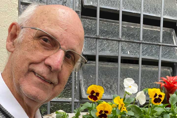 Ainda antes de sua ordenação sacerdotal, trabalhou como professor e já se envolvia com iniciativas sociais, experiência que aprofundou sua sensibilidade para as desigualdades sociais e ajudou a moldar sua visão pastoral. 
