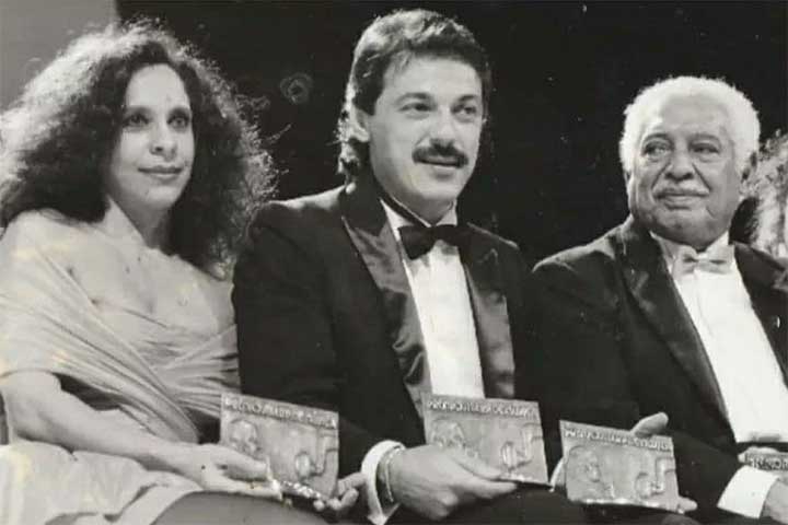 No fim da década, participou do III Festival de Música da TV Record com “Belinha”, parceria com Vitor Martins, e do III Festival Internacional da Canção, do qual foi finalista com “Na Boca da Noite”, criada ao lado de Paulo Vanzolini. 
