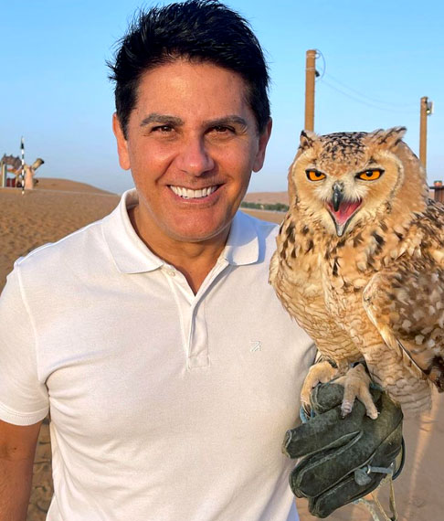 César Filho – o apresentador sofre de artrose no joelho e precisou passar por múltiplos procedimentos cirúrgicos ao longo dos anos, incluindo intervenções no ligamento, na cartilagem e a retirada de fragmentos ósseos, com o objetivo de aliviar a dor constante, melhorar a qualidade de vida e adiar a colocação de uma prótese.
