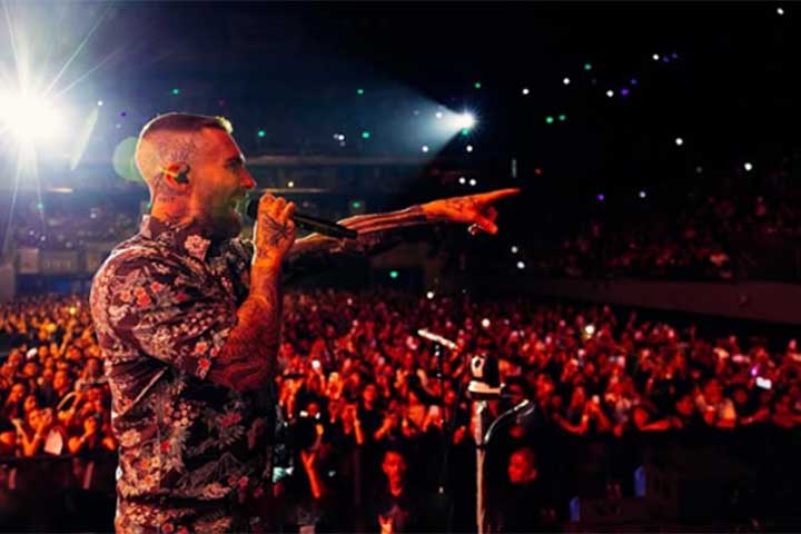 O sucesso inicial foi seguido por uma trajetória de consolidação. O segundo álbum, It Won’t Be Soon Before Long, de 2007, trouxe faixas de forte presença radiofônica, como Makes Me Wonder e Won’t Go Home Without You, reforçando o estilo pop sofisticado que se tornaria assinatura do grupo. 
